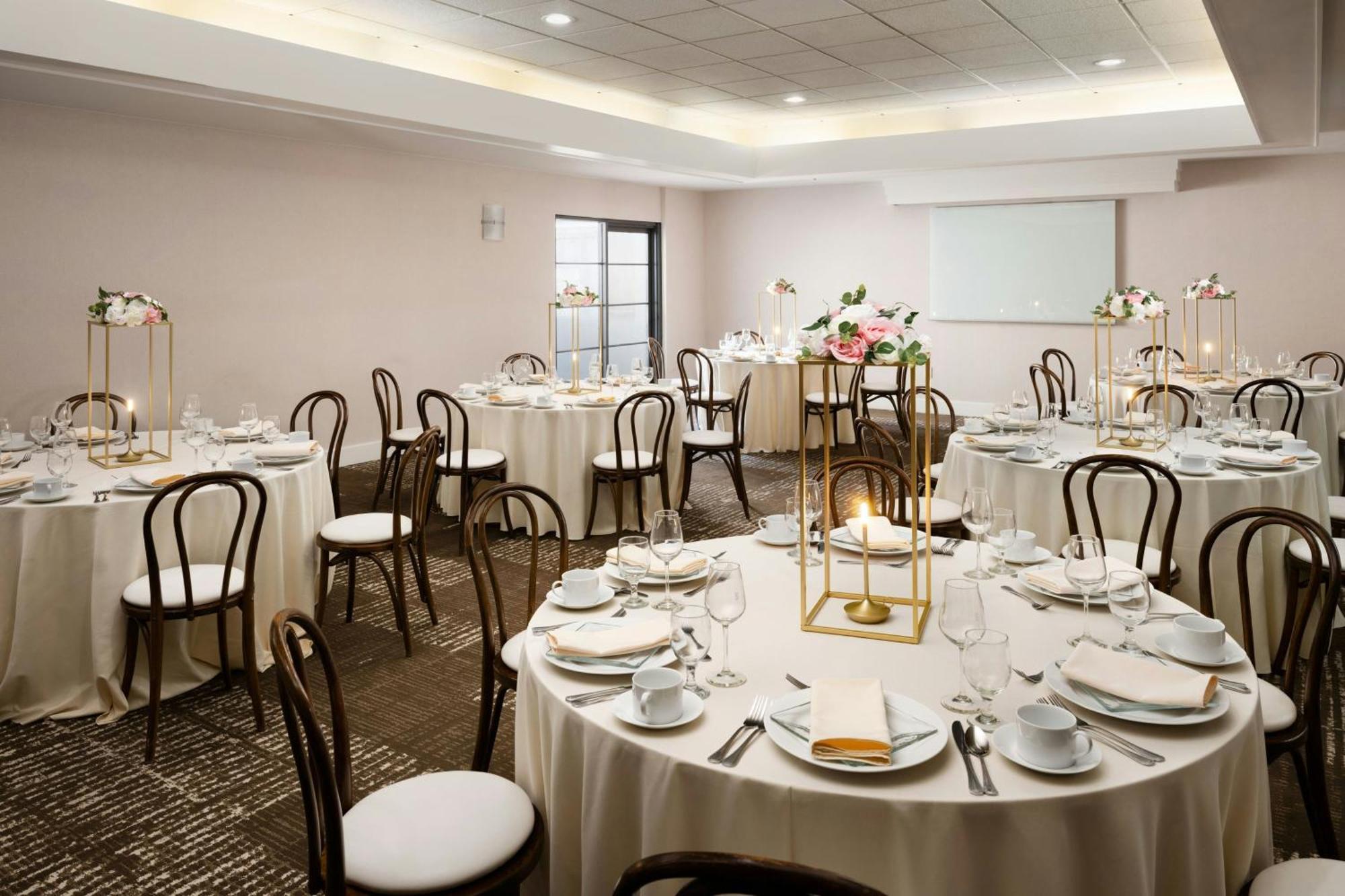 Courtyard By Marriott Angeles Old Town Hotel