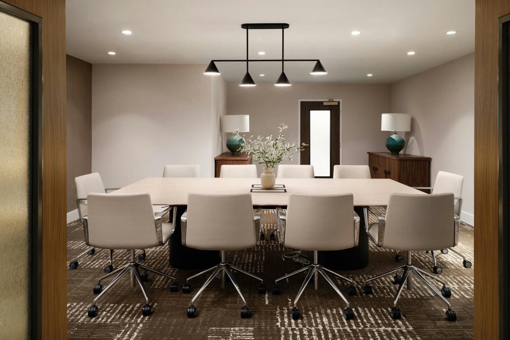 Courtyard By Marriott Angeles Old Town 4*