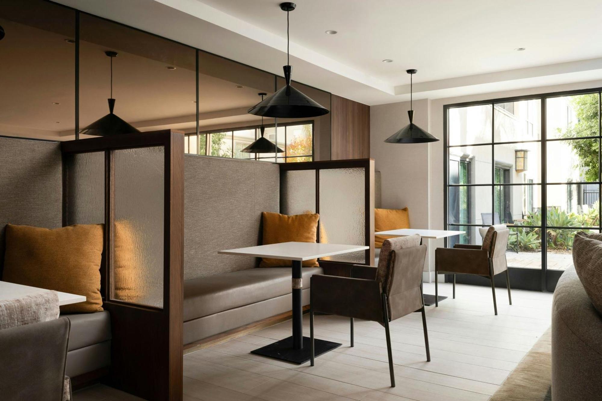 Courtyard By Marriott Angeles Old Town 4*