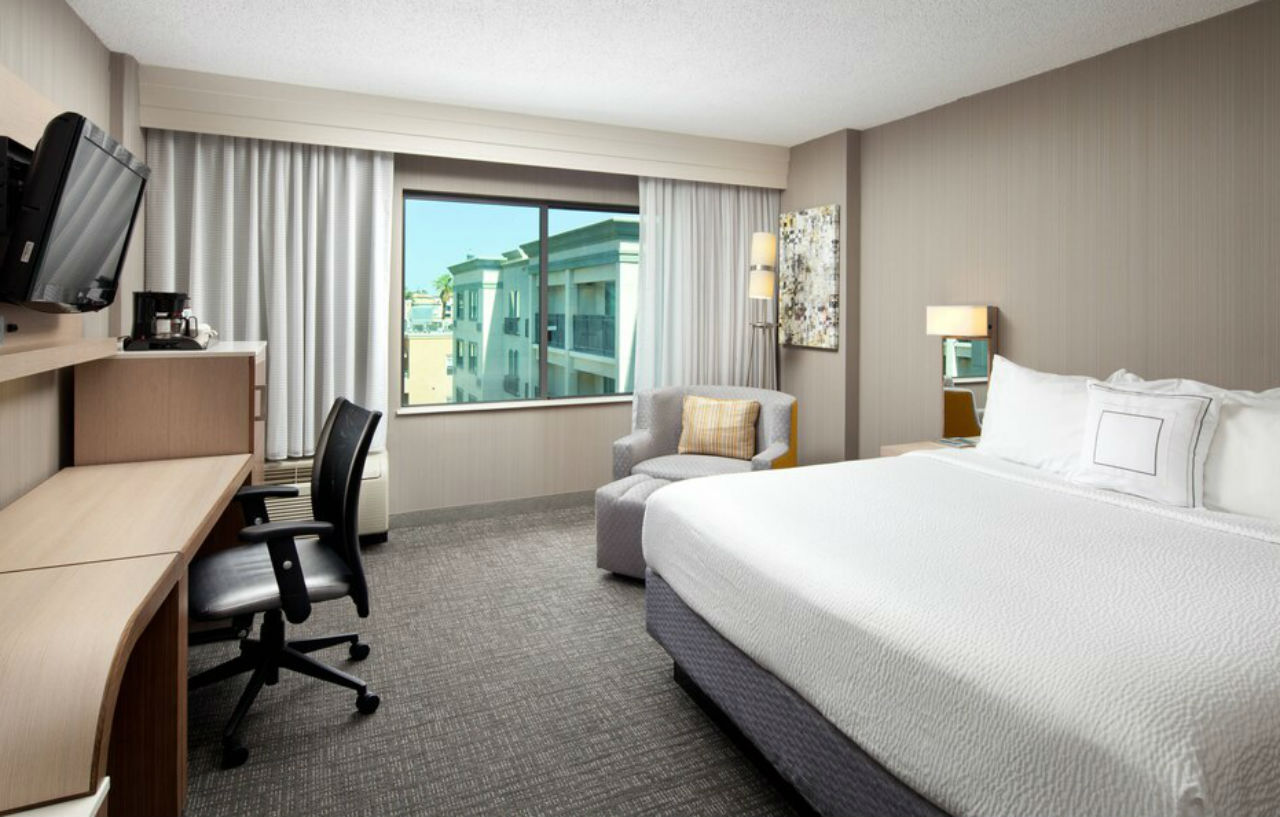Courtyard By Marriott Angeles Old Town 4*